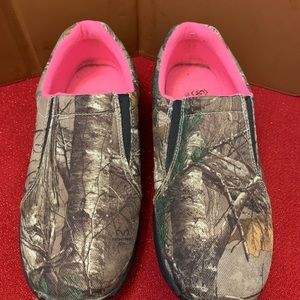 Game Winner women’s outdoor camo shoes,like new condition, size 9.5